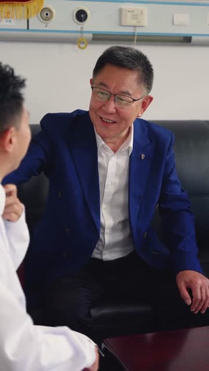 我的手机能预知未来(82集)超火热门短剧