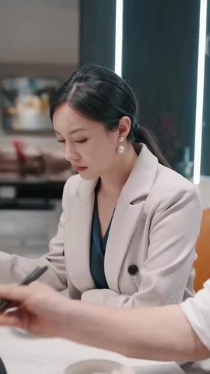 八年婚姻烬一场 (78集)精彩短剧天天看