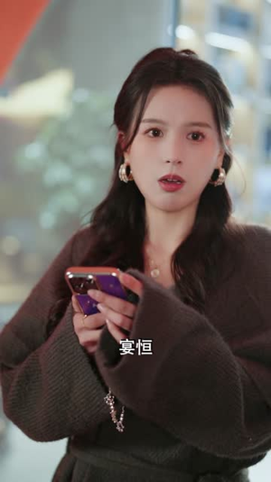 只给钱不回家的老公突然回来了封面