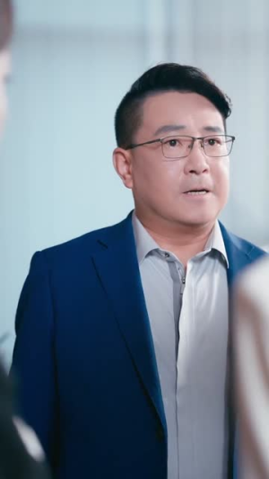 八年合同工，一朝翻盘震全城（66集）热播短剧排行榜
