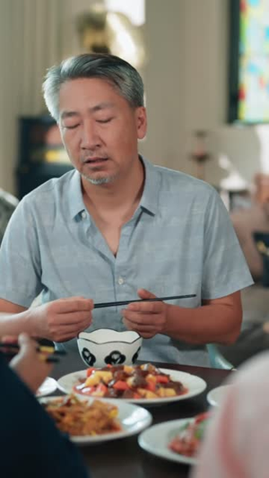 重返2000,撕毁协议后我成为沪上巨鳄(85集) 重返2000,撕毁协议后我成为沪上巨鳄(85集)真的好看吗