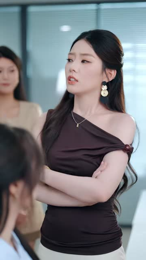 隐忍三年，我亮出身份她后悔了（53集）在线看免费版