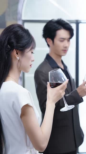 婚礼当天闺蜜来踢馆(79 集) 婚礼当天闺蜜来踢馆(79 集)超火热门短剧