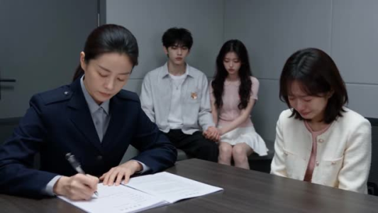 刚上大学就和校花老婆同居了2（126集）民国短剧推荐