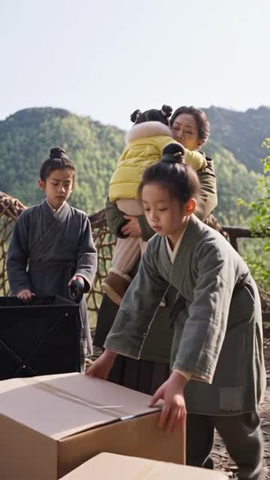 福宝玉佩通古今,乱世建设桃花源第1季(183集) 福宝玉佩通古今,乱世建设桃花源第1季(183集)最火短剧推荐